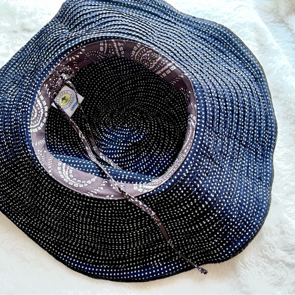 Wallaroo Scrunchie Sun Hat Navy Polka Dot Packable Lightweight Sun Protection OS - Picture 4 of 7